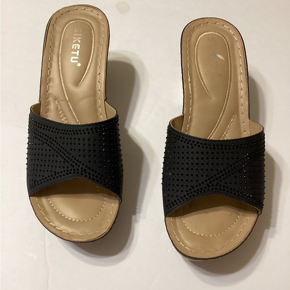 Siketu Sandals Size 9